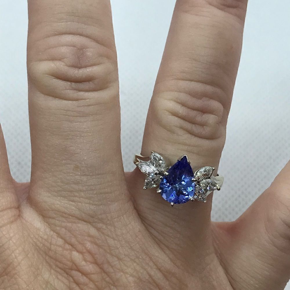 14kt white gold and diamond tanzanite ring size 8